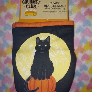 2 PC. SET OF HALLOWEEN BLACK CAT MINI HEAT RESISTANT OVEN MITTS